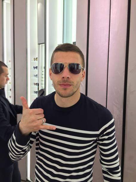 Lukas Podolski indossa gli occhiali Montblanc